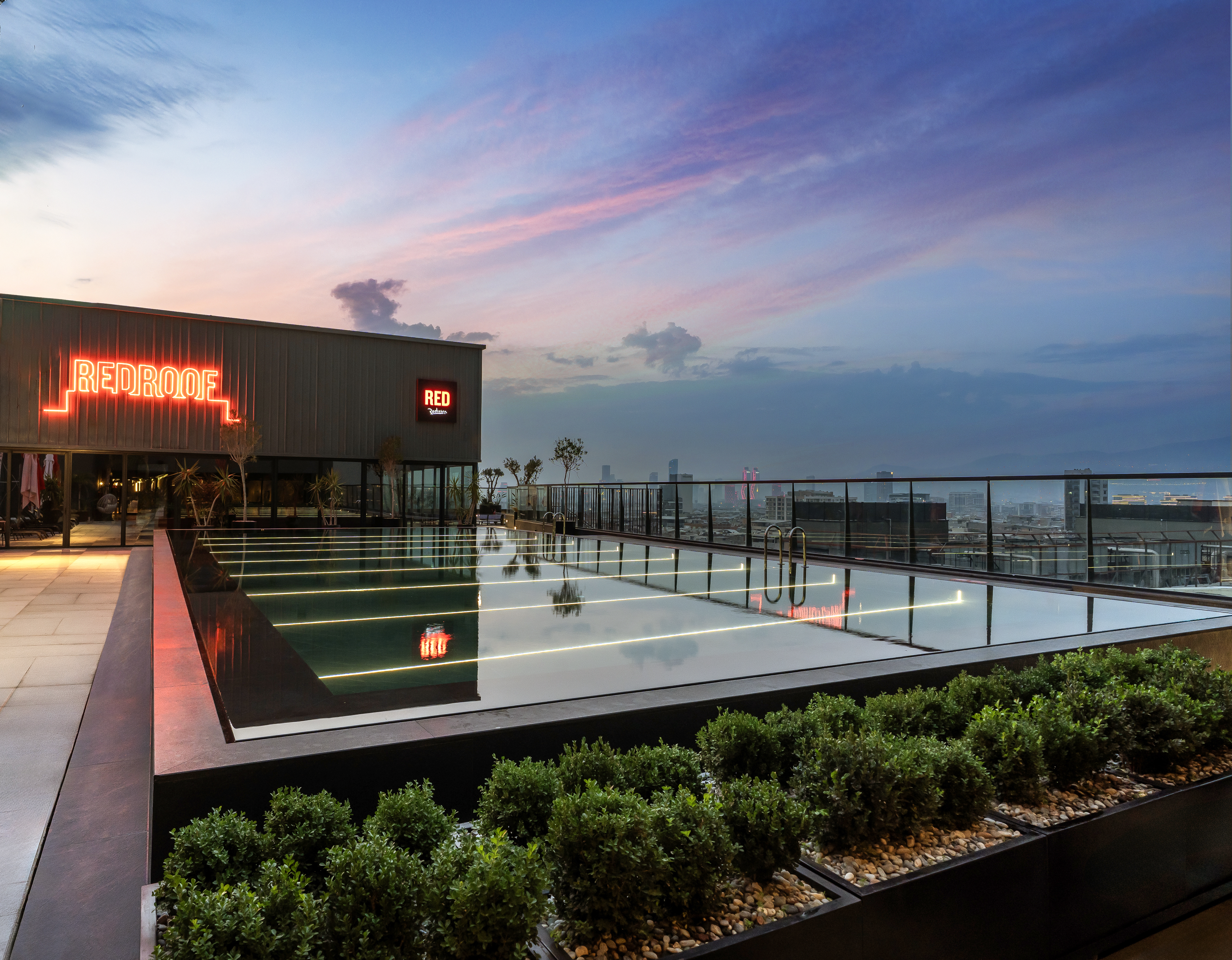 Radisson RED İzmir rooftop